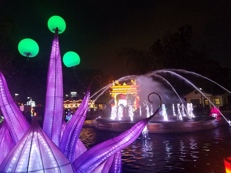 Chinese Lantern Festival Water